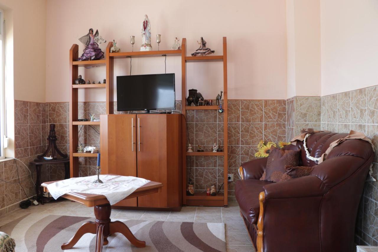Villa Nora Албена Екстериор снимка