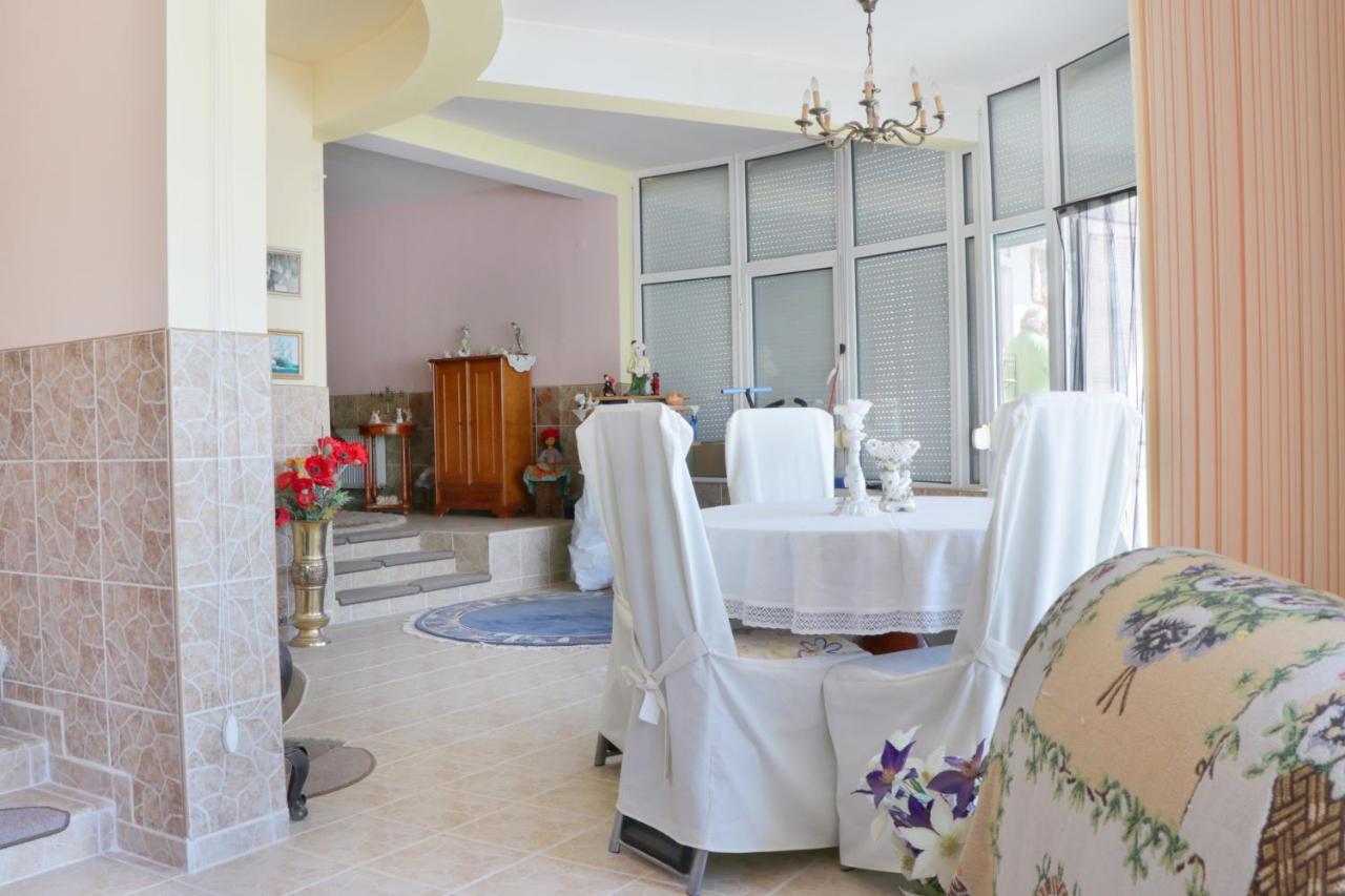 Villa Nora Албена Екстериор снимка